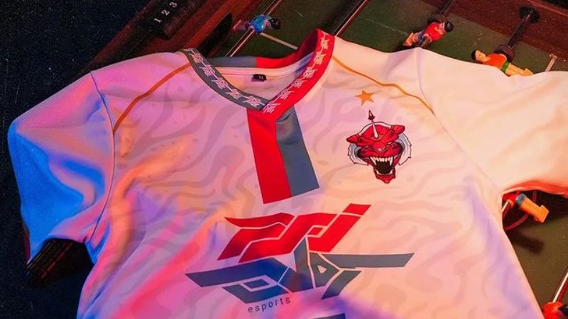 Sumber: https://www.instagram.com/persija_evos/ Jersey Terbaru Persija EVOS